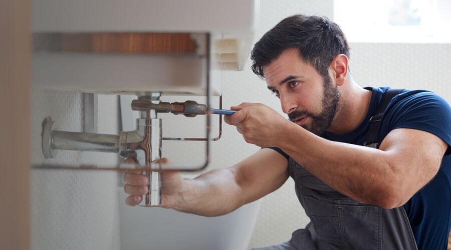 Water heater leaking fix in Eckerty, IN